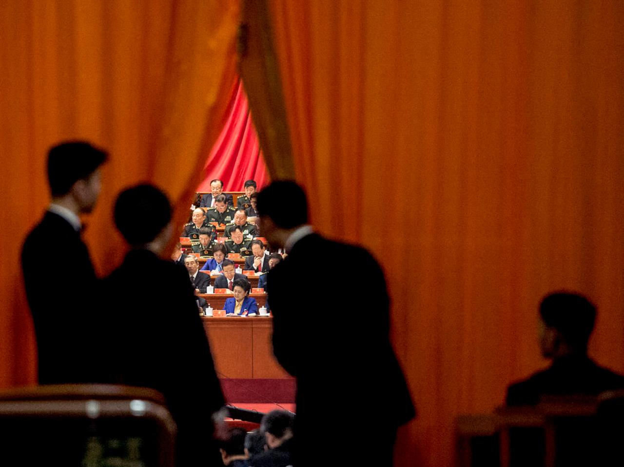 Chinese security guards look at military delegates during Chinese President Xi Jinping's speech at the Communist Party's 19th Congress in Beijing on October 18, 2017. (AFP Photo)
