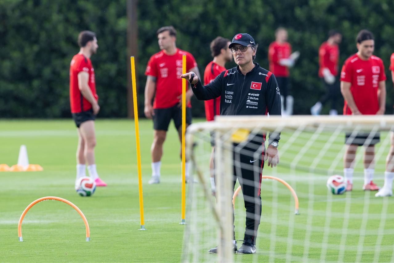Head coach Vincenzo Montella of Türkiye train as preparations begin for the upcoming FIFA World Cup. Miami, Florida, US, June, 3, 2026. (AA Photo)