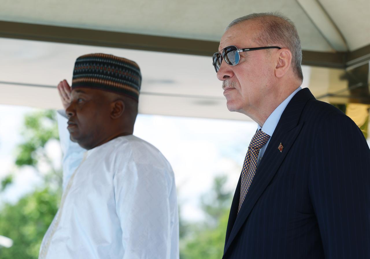 President Recep Tayyip Erdogan (R) welcomes Nigerien President Abdourahamane Tchiani (L) during an official ceremony at the Presidential Complex in Ankara, Türkiye, on June 04, 2026. ( TUR Presidency/ Murat Cetinmuhurdar - Anadolu Agency )