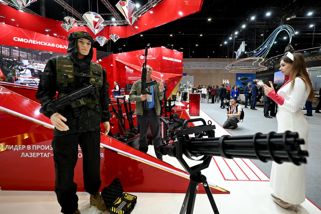 Participants tour an exhibition of the St. Petersburg International Economic Forum (SPIEF) in Saint Petersburg on June 3, 2026. (AFP Photo)