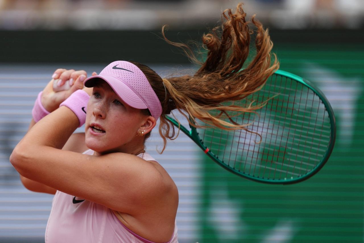 Russia's Mirra Andreeva plays a backhand return to Ukraine's Marta Kostyuk during their women's semi final singles match on day 12 of the French Open tennis tournament on Court Philippe-Chatrier at the Roland-Garros Complex in Paris, June 4, 2026. (AFP Photo)