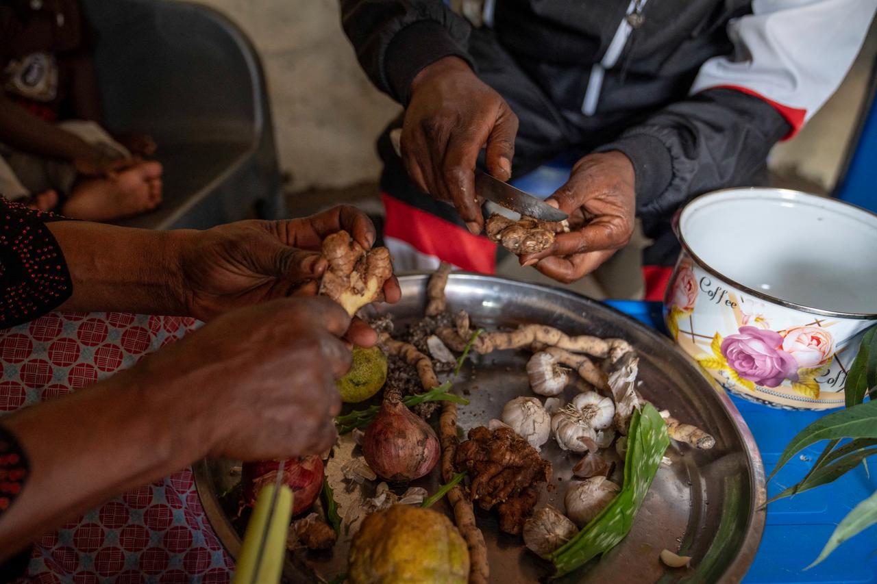 Mariam Kabika (L) and her husband Dauda Tshimanga (R) prepare mixtures of medicinal plants and roots that they believe can cure Ebola in Bunia, in the eastern DR Congo, on June 2, 2026. (AFP Photo)