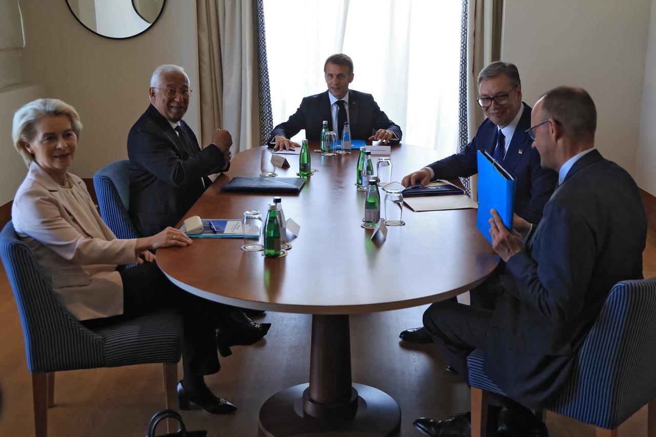 (LtoR) European Commission President Ursula von der Leyen, European Council President Antonio Costa, French President Emmanuel Macron, Serbian President Aleksandar Vucic and German Chancellor Friedrich Merz pose prior to a meeting as part of the EU-Western Balkans Summit at Porto Montenegro in Tivat on June 5, 2026. (AFP Photo)