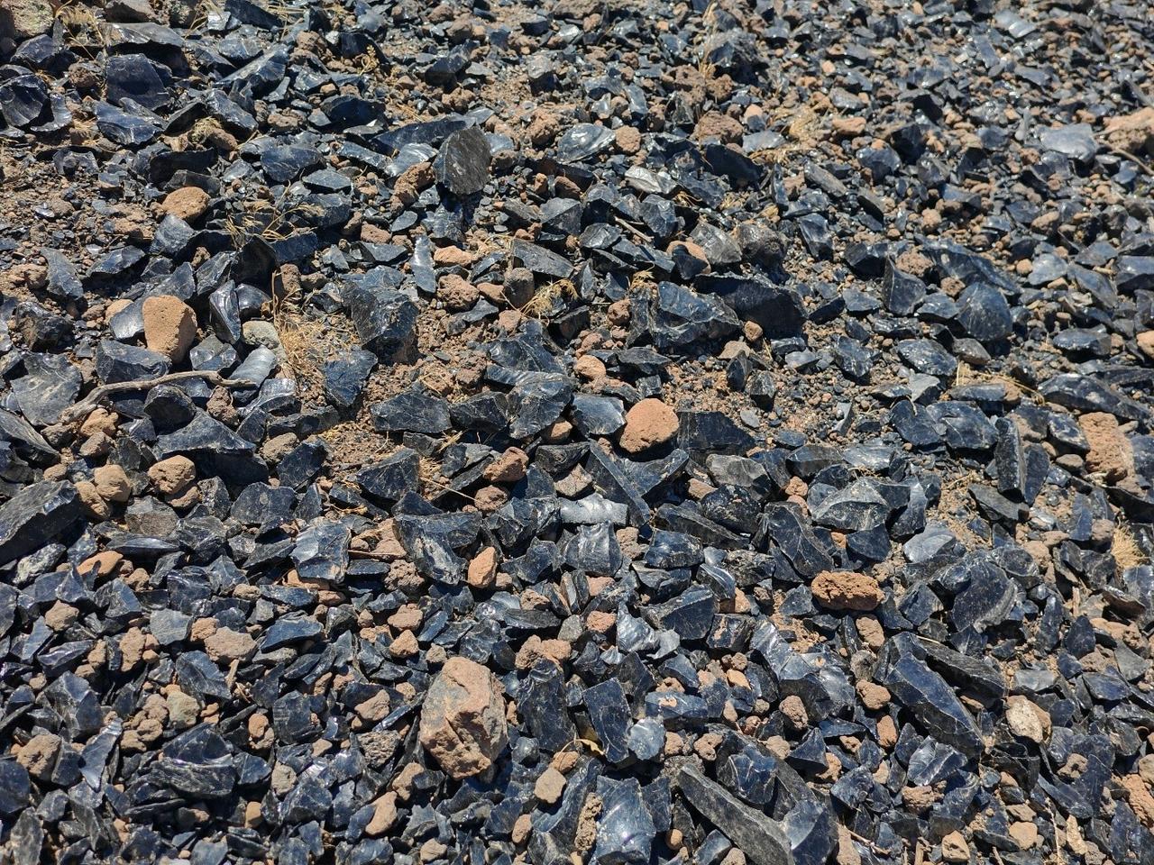 Obsidian fragments cover the ground near Mount Nemrut in eastern Türkiye, highlighting the area’s long use as a prehistoric raw material source. (AA Photo)