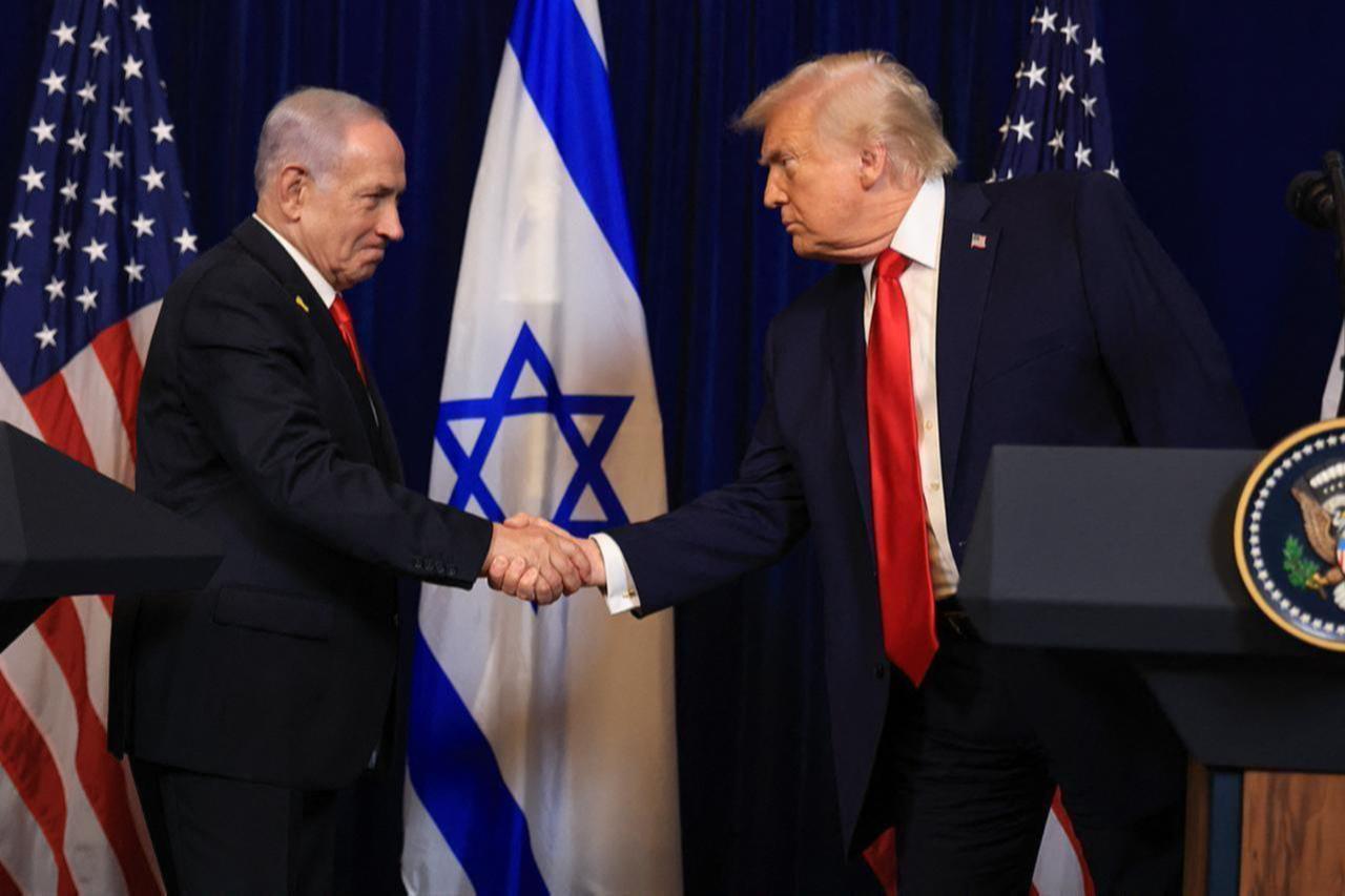 U.S. President Donald Trump (R) shakes hands with Israeli Prime Minister Benjamin Netanyahu during a press conference at his Mar-a-Lago club in Palm Beach, Florida, United States, Dec. 29, 2025. (AFP Photo)