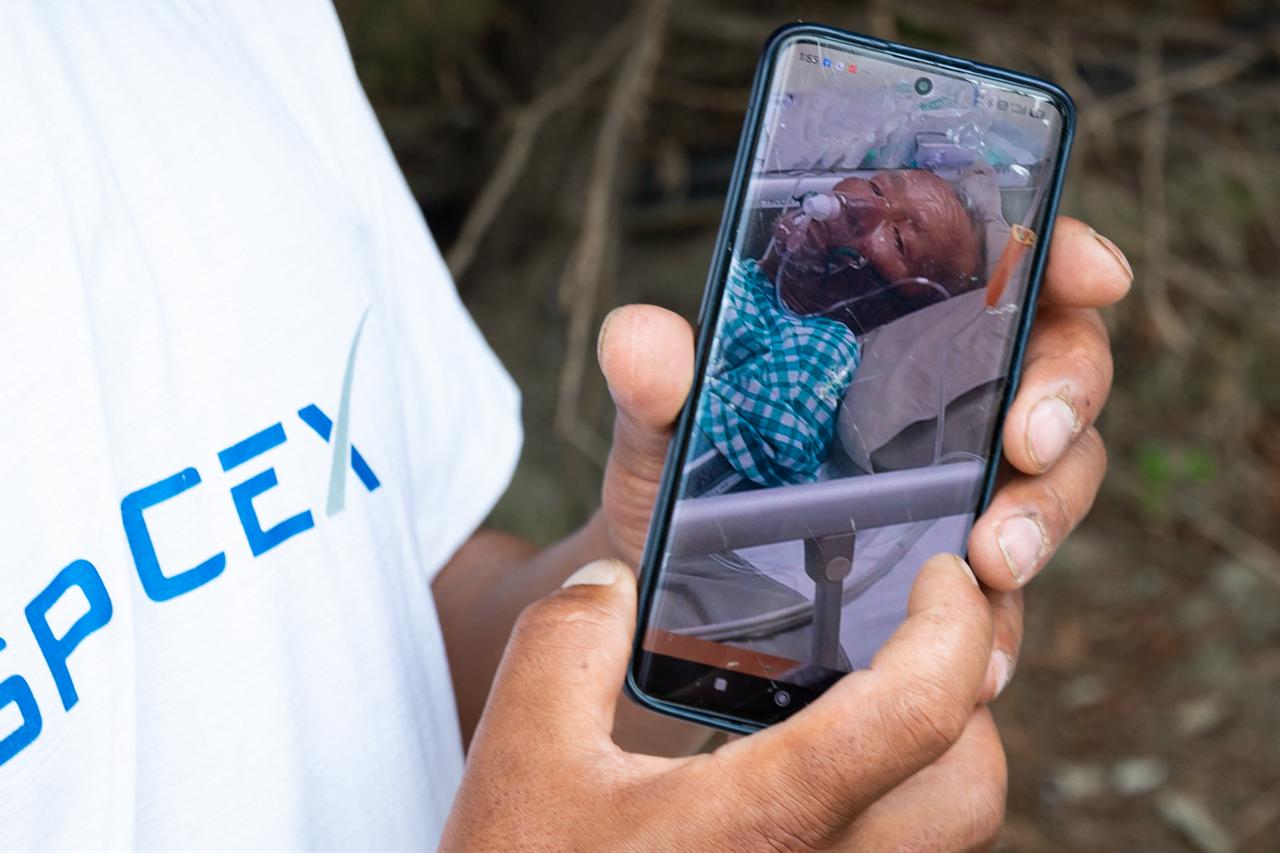 Photograph of Dawa Sherpa undergoing treatment in the intensive care unit at HAMS Hospital in Kathmandu on June 5, 2026. (AFP Photo)