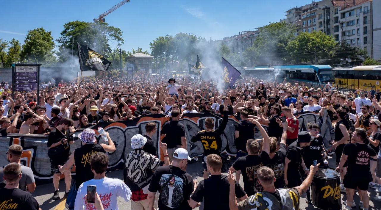 Max Korzh's fans brought Istanbul to a standstill (Photo via TRT Russian)