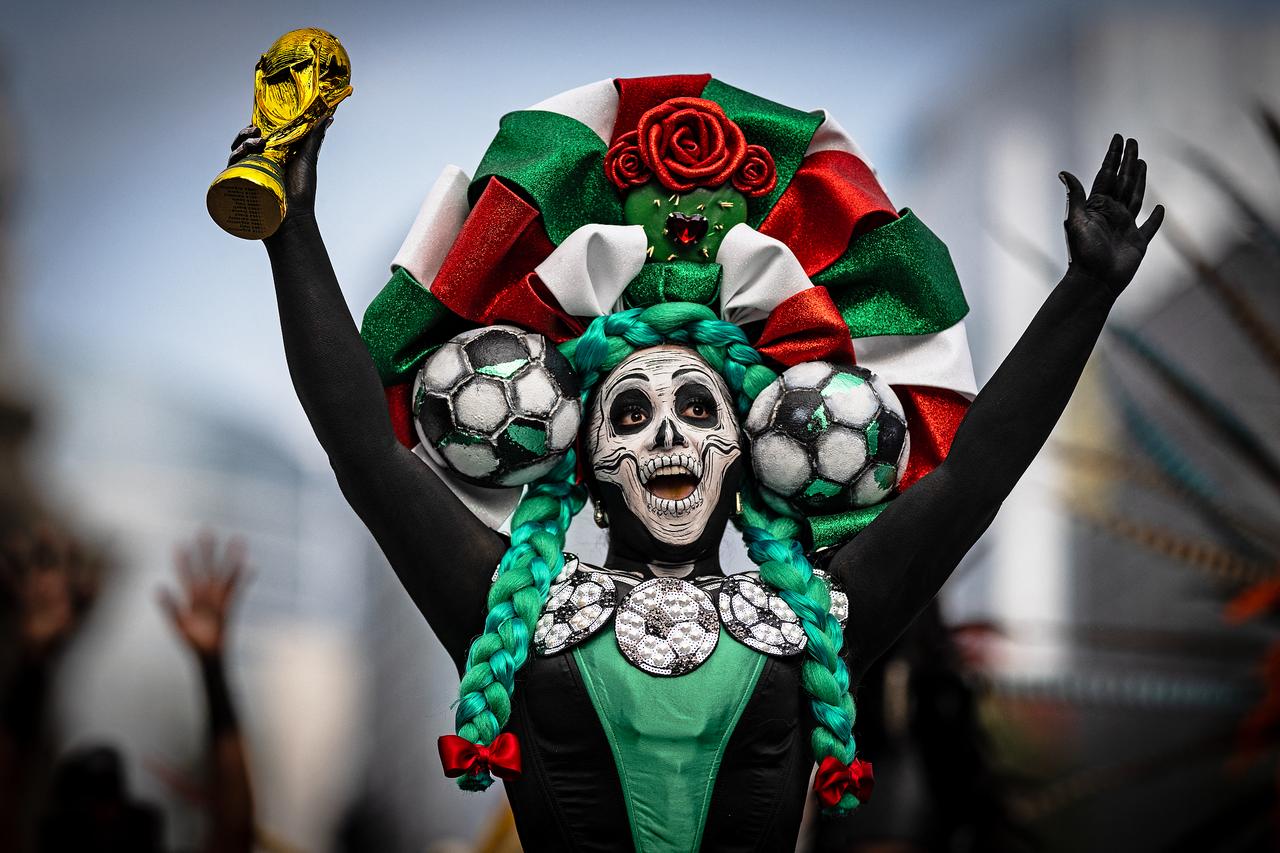Mexicans attempt world record human wave ahead of World Cup