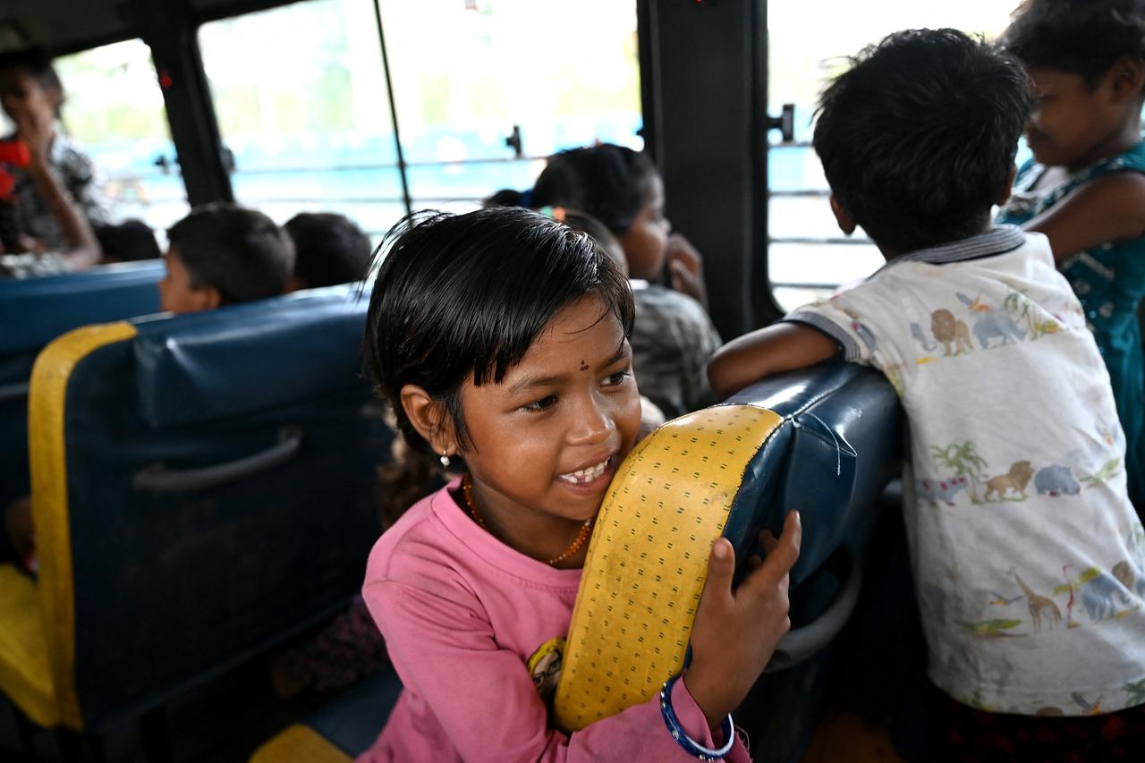 Mumbai's flyover school brings classrooms to street children