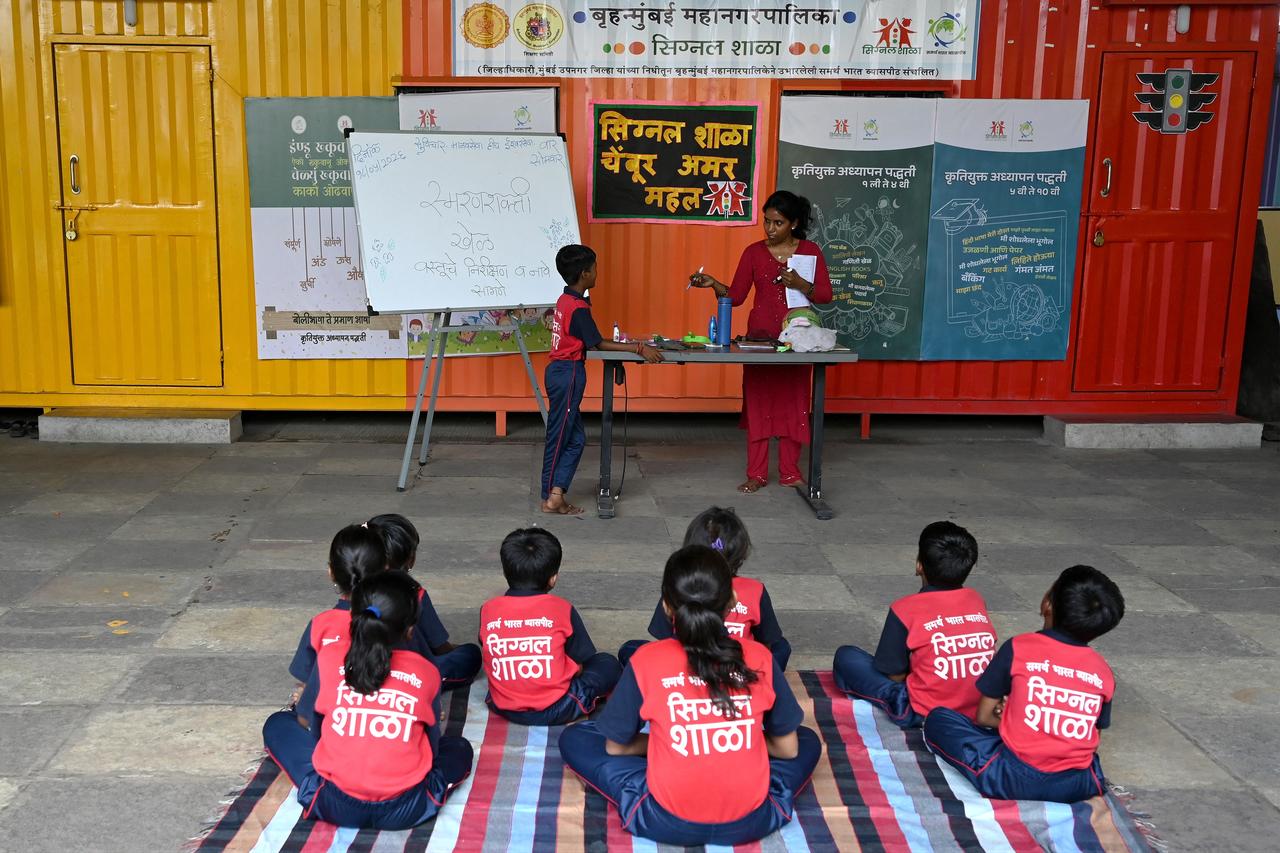 Children attending an activity class at the "Signal Shala", or traffic signal school, under a bridge in Mumbai, India,  on May 18, 2026. (AFP Photo)