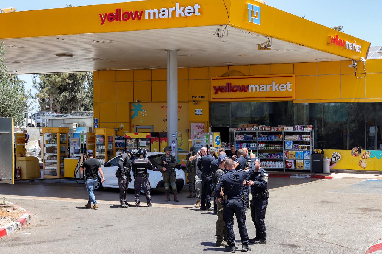 Shooting in central Israel kills at least 1, wounds 6