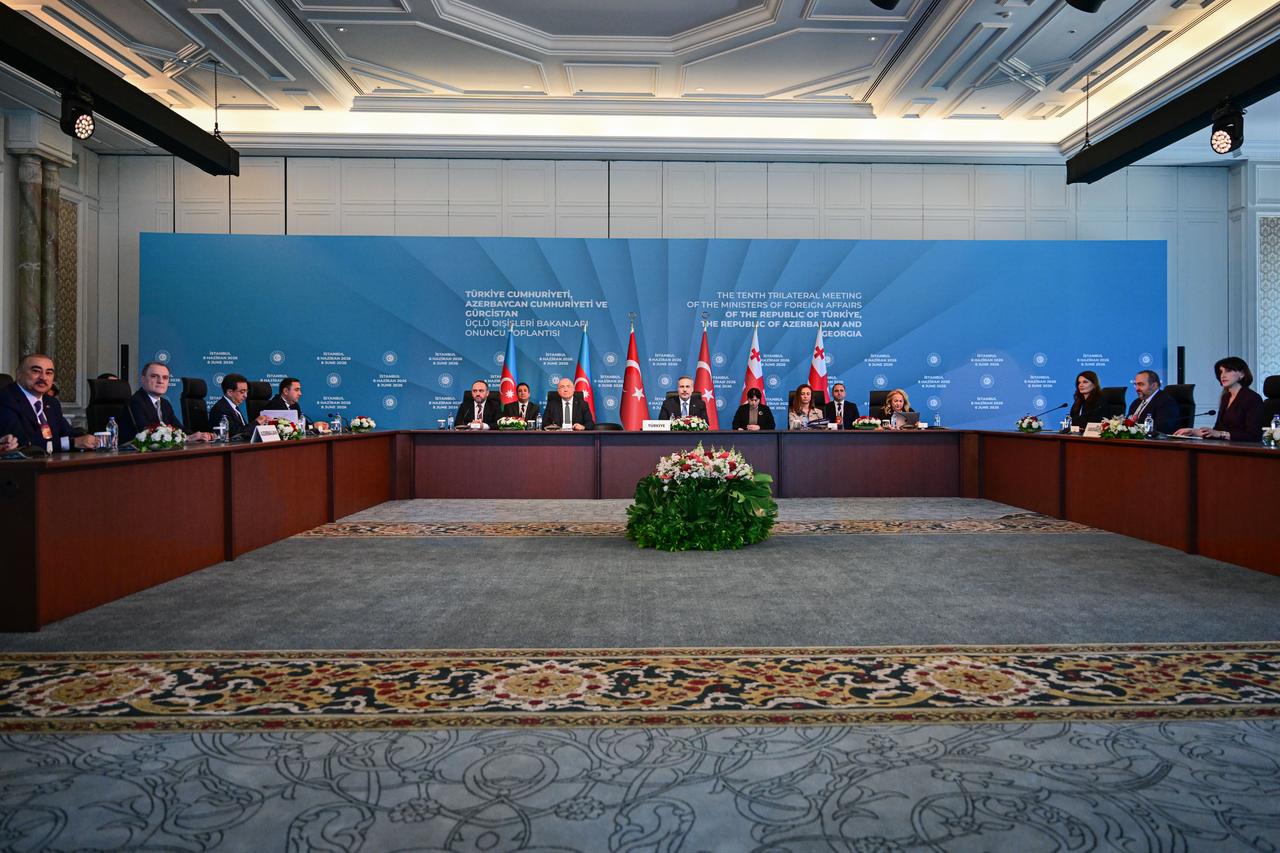 Turkish Foreign Minister Hakan Fidan (C), Azerbaijani Foreign Minister Jeyhun Bayramov and Georgian First Vice Prime Minister and Foreign Minister Maka Botchorishvili attend the Tenth Trilateral Meeting of the Ministers of Foreign Affairs of Turkiye-Azerbaijan-Georgia in Istanbul, Türkiye, June 8, 2026. (AA Photo)
