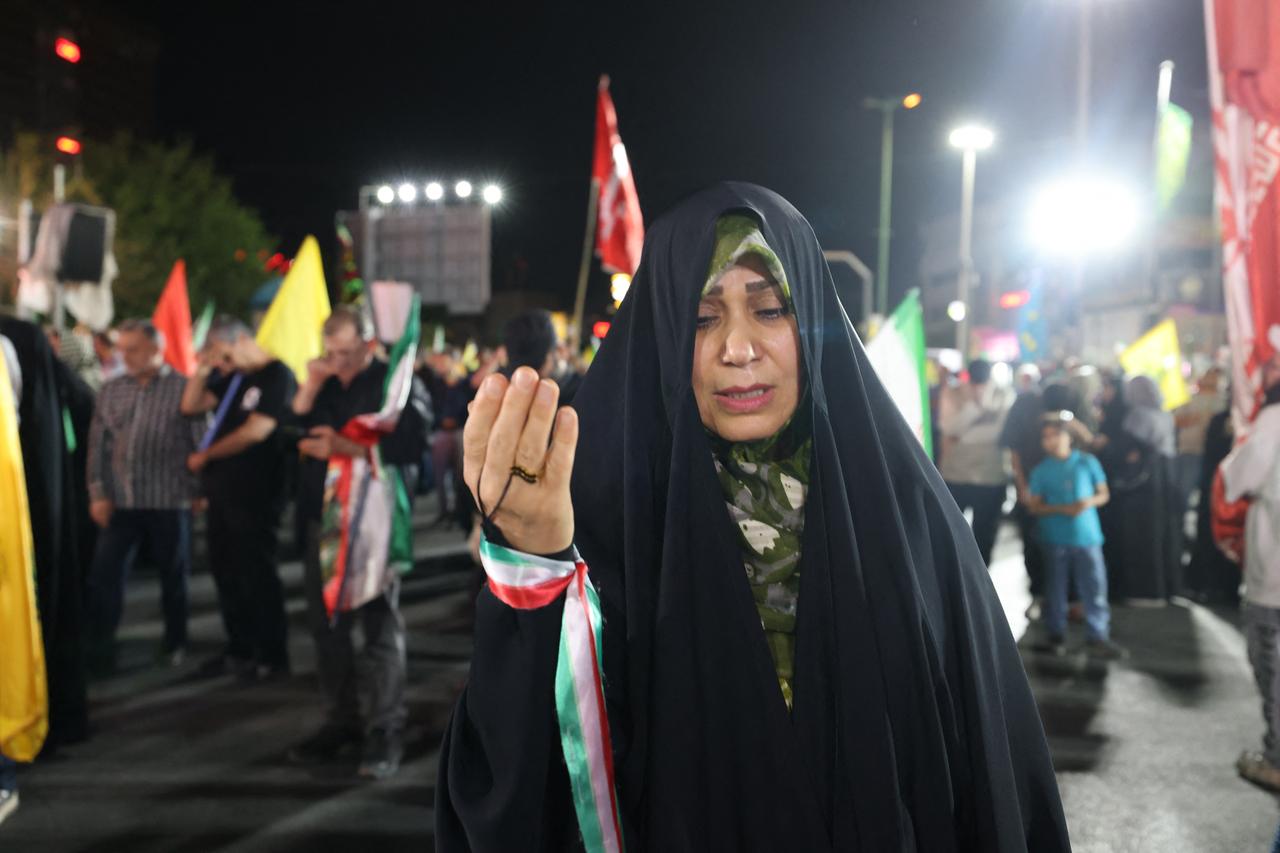 A woman takes part in a pro-government demonstration after Isreali strikes on Beirut's southern suburbs, in Tehran on June 8, 2026. (AFP Photo)