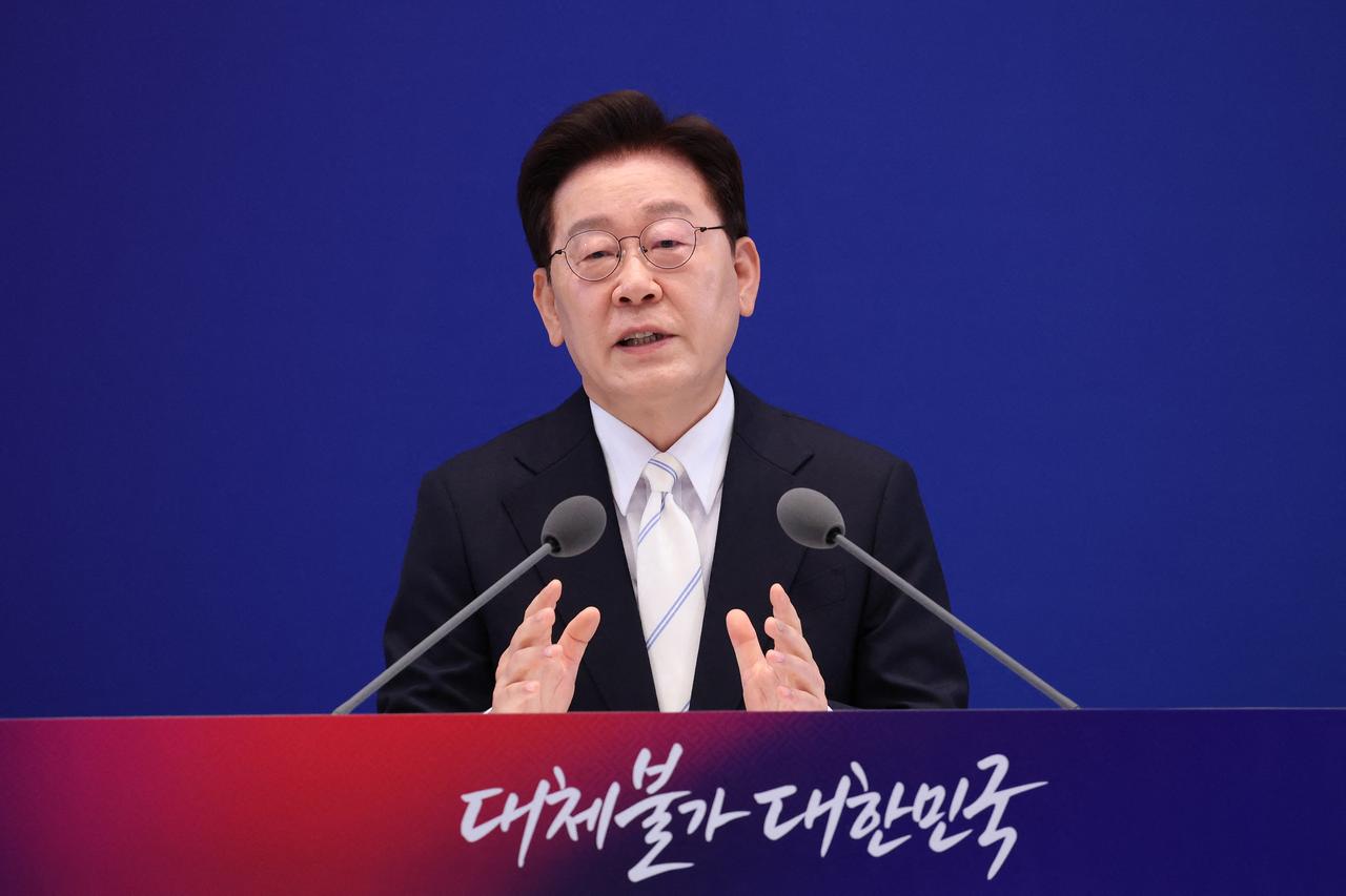South Korea must not abandon North’s denuclearization: Lee 