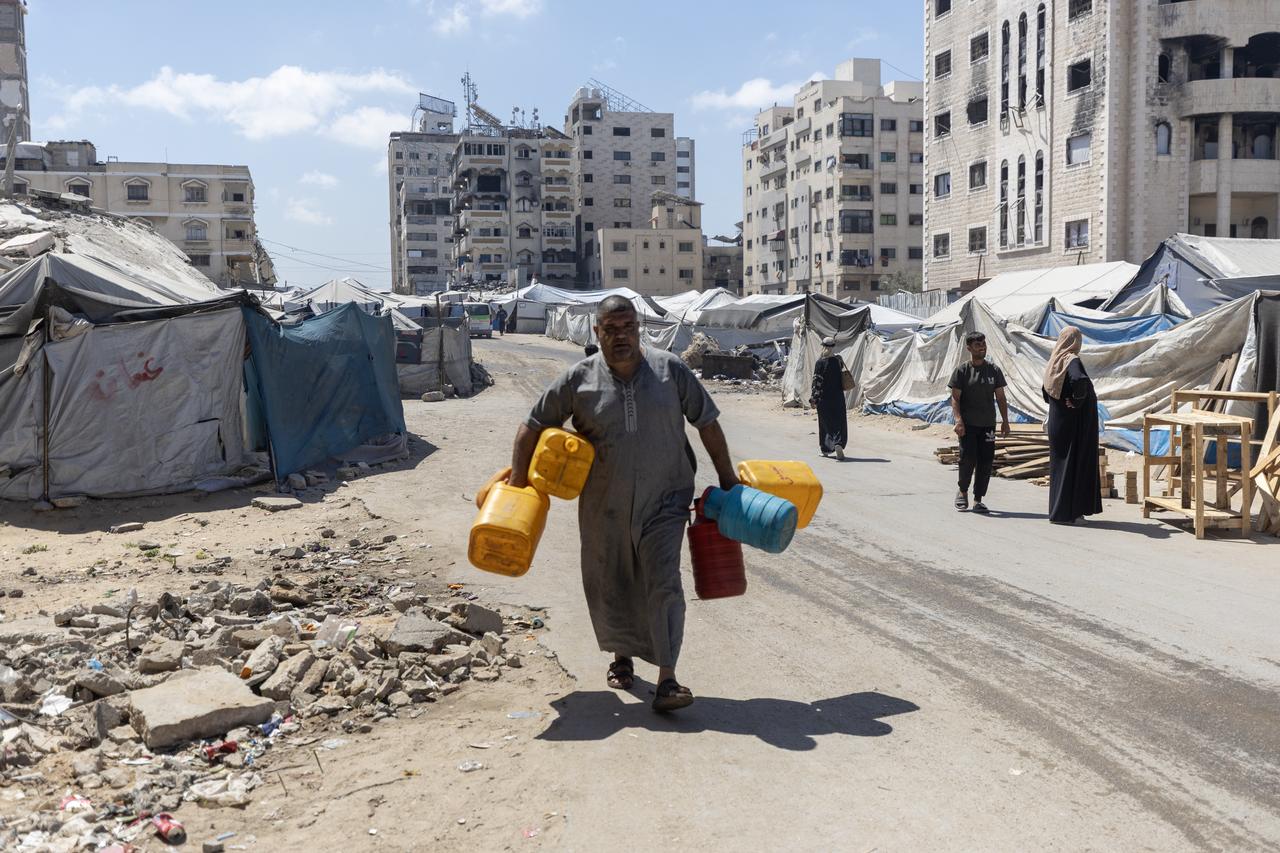 Aid organizations distribute drinking water to Palestinians living in the Rimal neighborhood of Gaza City, in the northern locked-down Gaza Strip, Palestine, on June 7, 2026. (AA Photo)
