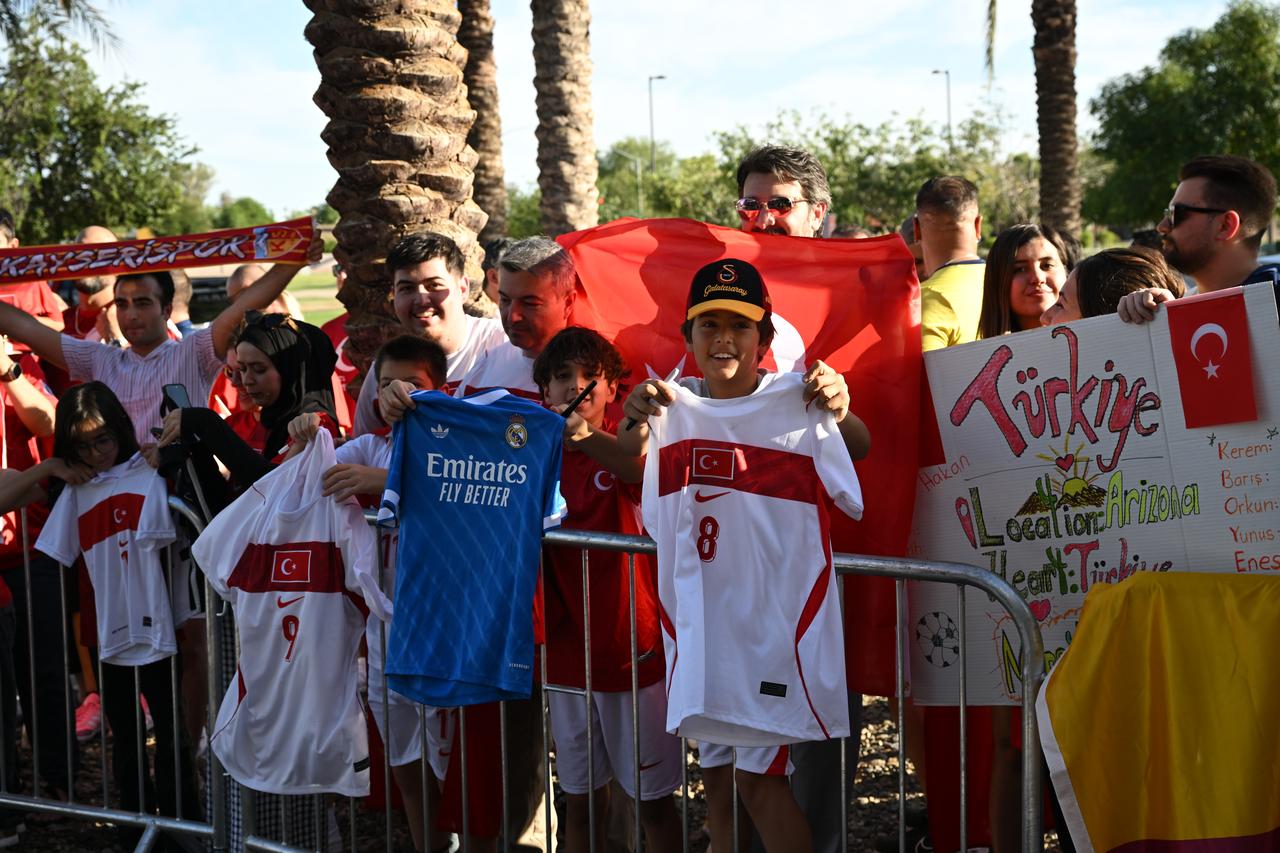 Turkish fans hold flags and chant as Turkish National Football Team arrives by bus at their hotel in Mesa, Arizona. (AA Photo)