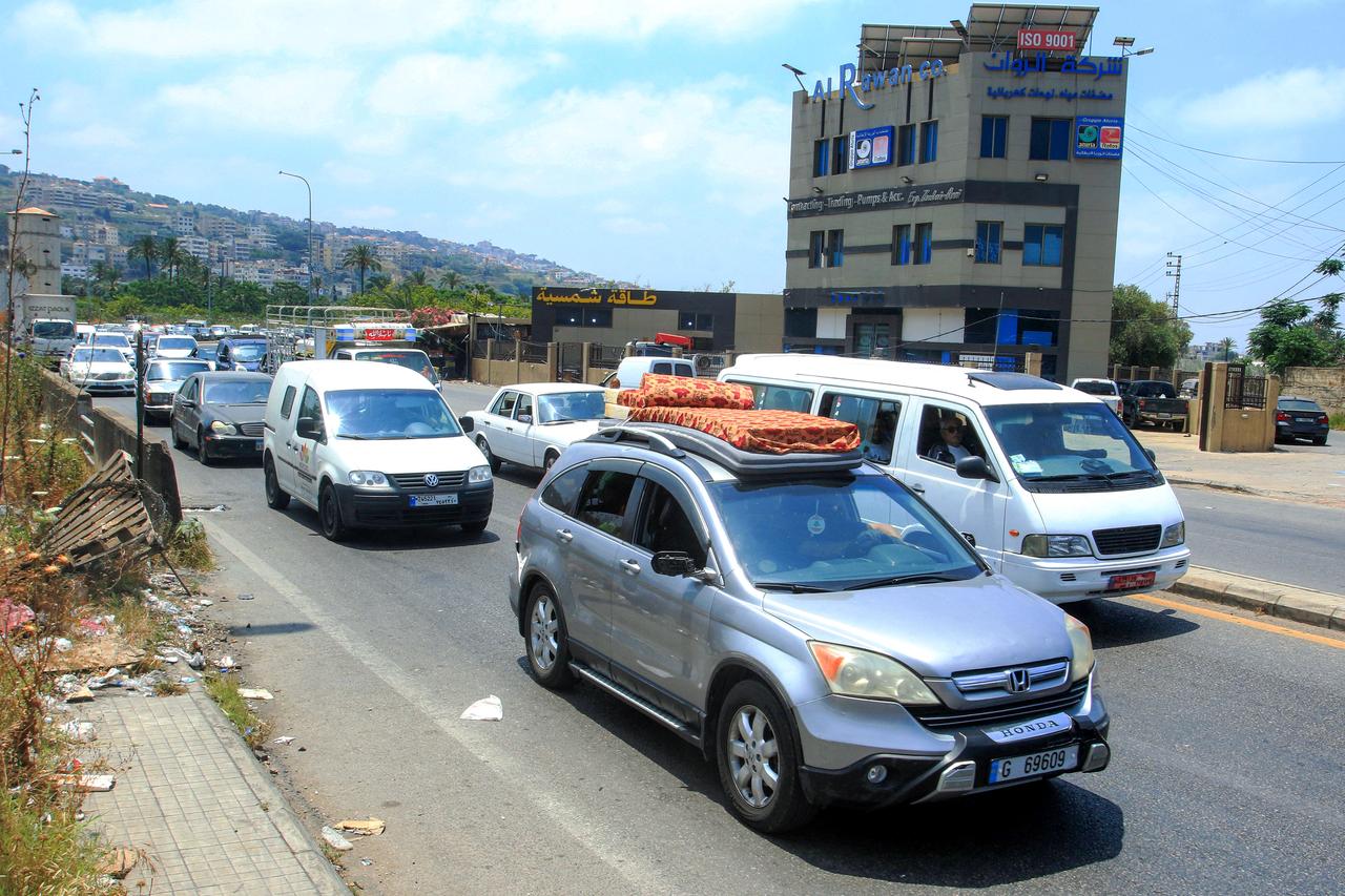 Vehicles wait in traffic as people fleeing from Tyre in southern Lebanon after Israel's evacuation warning seek refuge in more northerly Sidon, June 9, 2026. (AFP Photo)