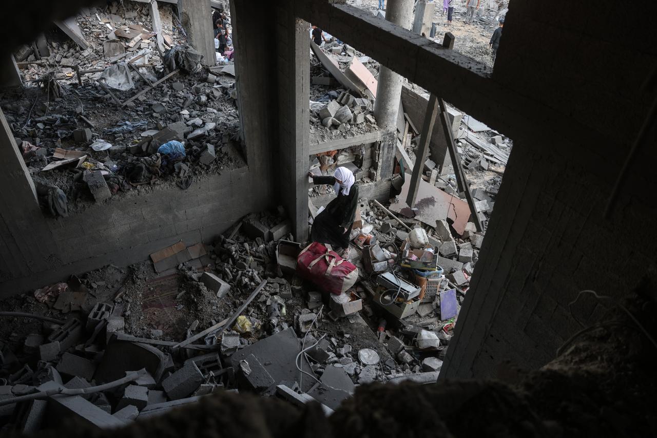 A Palestinian woman stands amid debris at the site of an Israeli airstrike in Khan Yunis, southern Gaza Strip, June 7, 2026. (AFP Photo)
