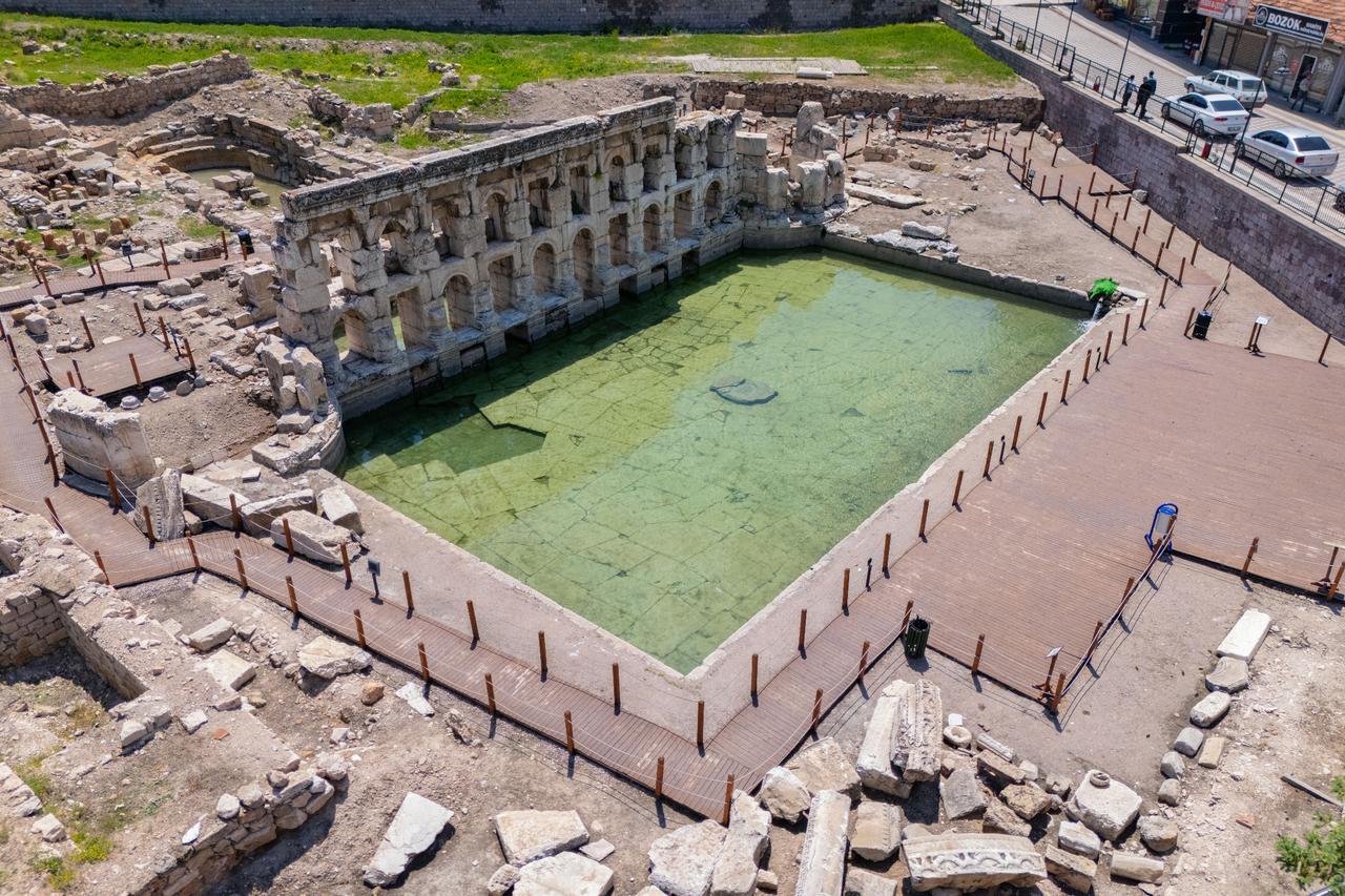 Roman bath in Türkiye’s Yozgat welcomes visitors with thermal water flowing for 2,000 years