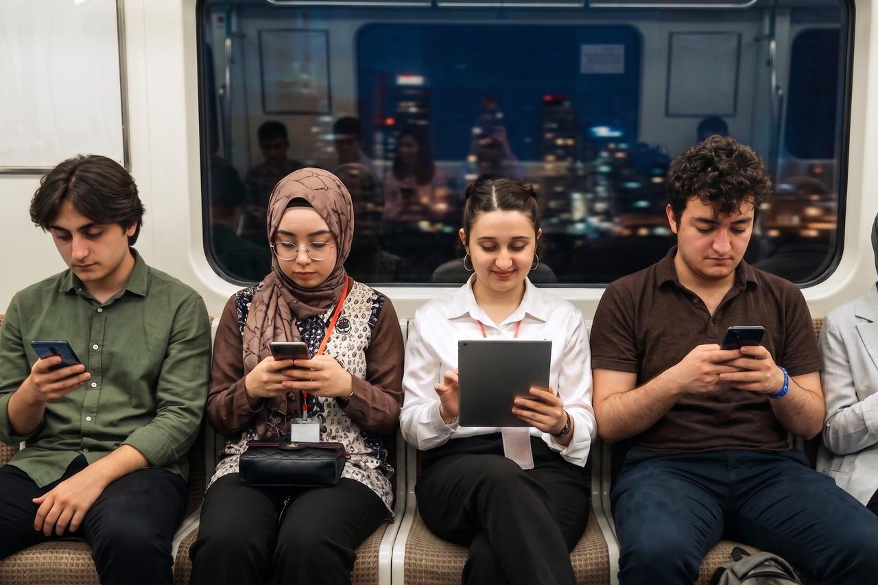 Smartphones linked to global birth rate decline, studies find