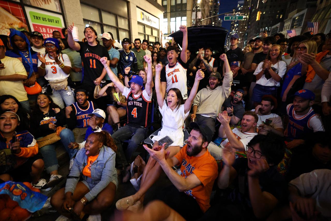 New York Knicks fans watch game three of the NBA Finals between the San Antonio Spurs and the New York Knicks, in New York, United States, on June 8, 2026. (AFP Photo)