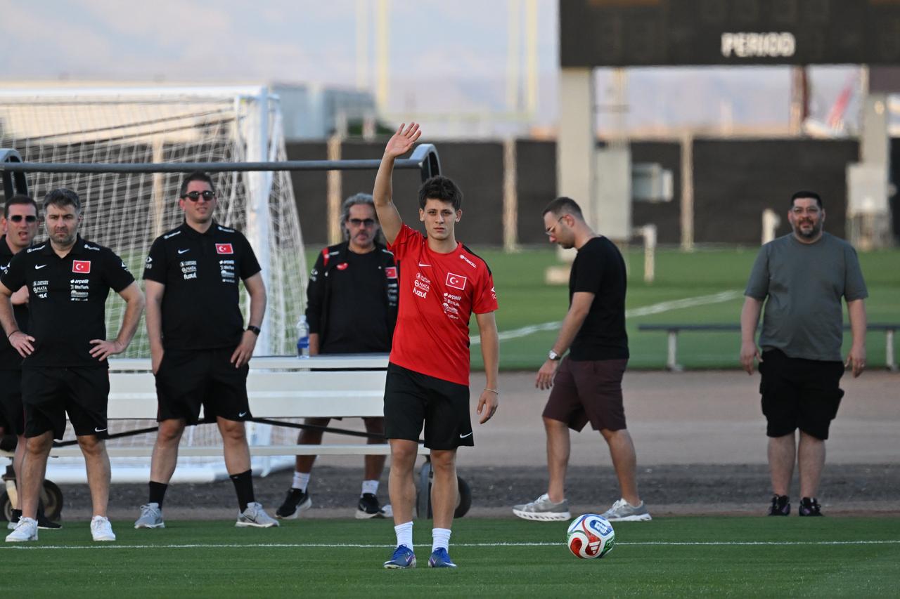 Arda Guler draws attention at Türkiye