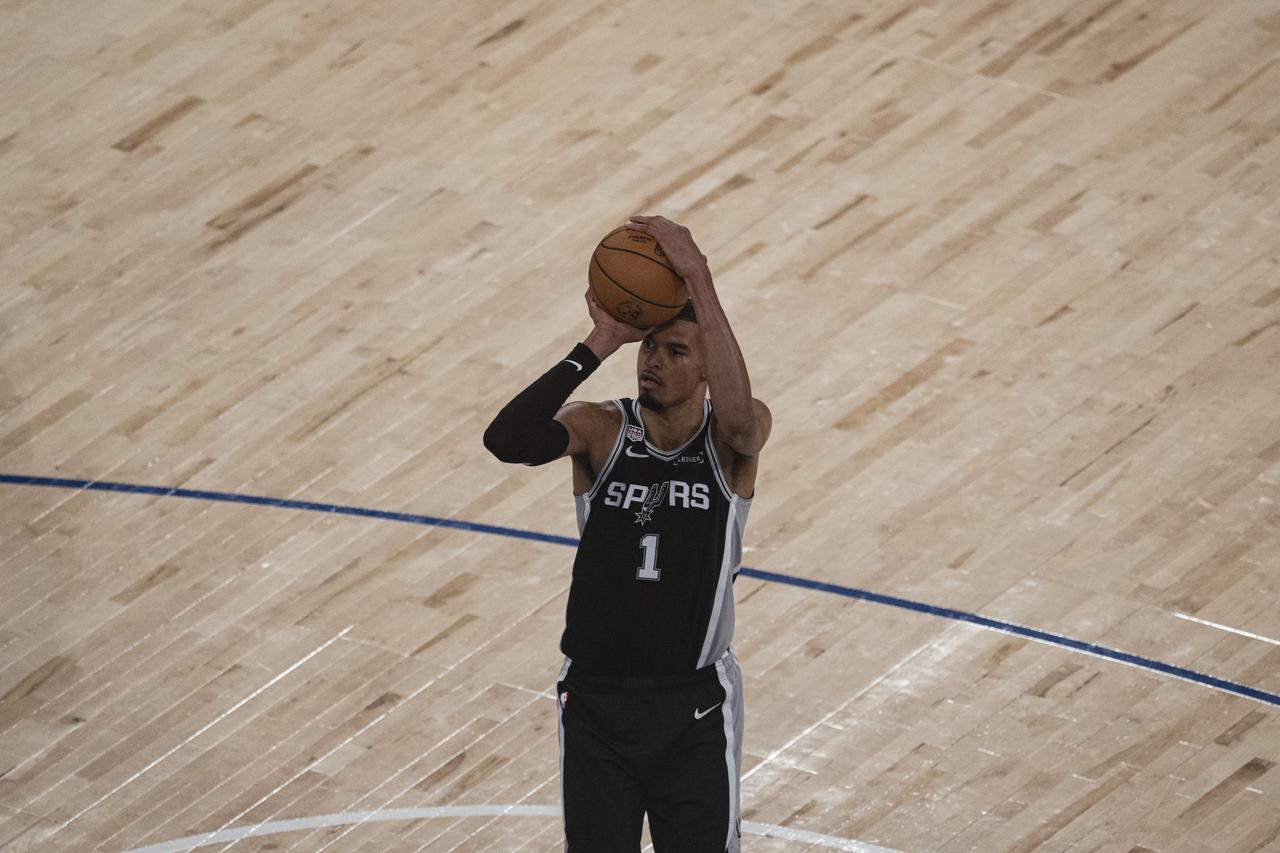 Wembanyama leads Spurs past Knicks, cuts NBA Finals deficit to 2-1