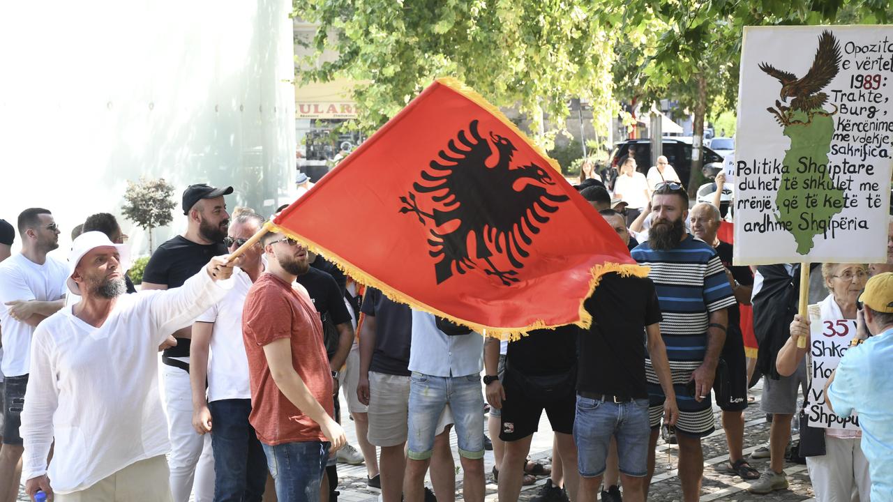 Tirana protests continue over Zvernec project