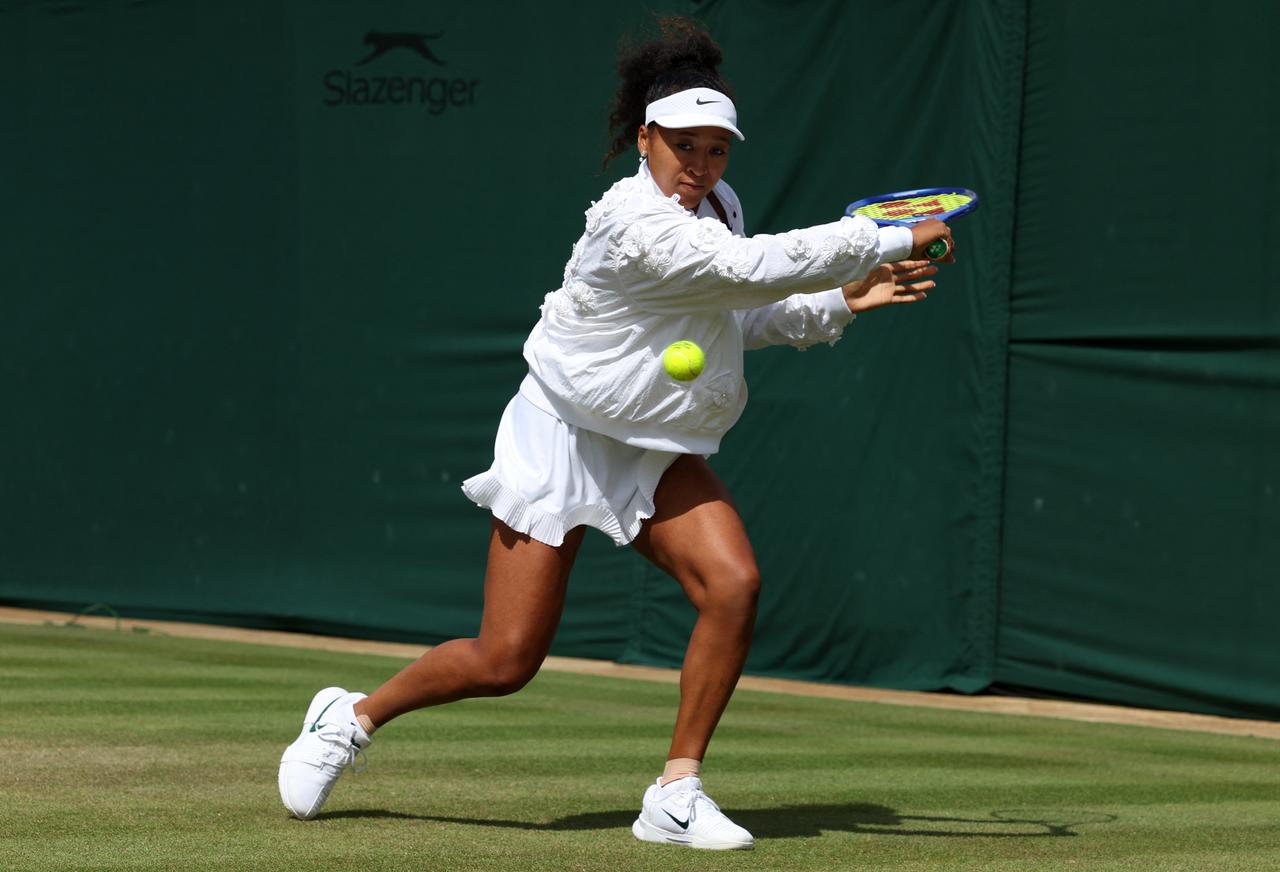 Japan's Naomi Osaka warms up before her women's singles second round tennis match on the third day of the 2026 Wimbledon Championships at The All England Lawn Tennis and Croquet Club in Wimbledon, southwest London, on July 1, 2026. (AFP Photo)
