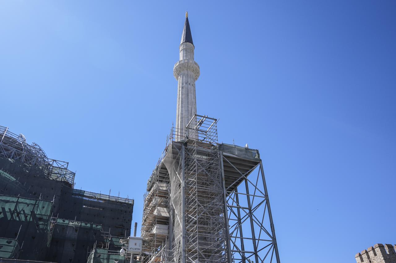 A view of a minaret of Hagia Sophia Grand Mosque during restoration works in Istanbul, Türkiye. (AA Photo)
