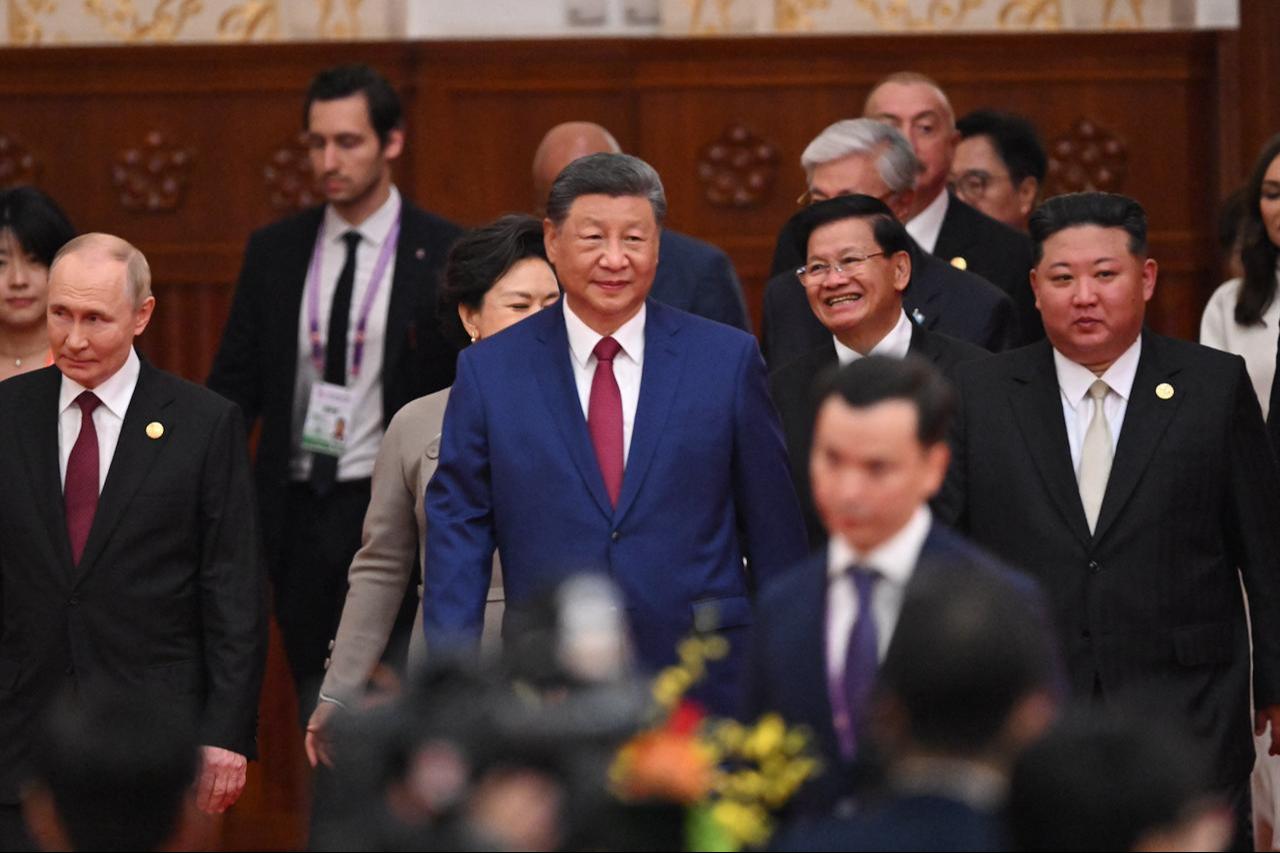China's President Xi Jinping (C), North Korea's leader Kim Jong Un (center-R) and Russia's President Vladimir Putin (center-L) arrive at a reception in the Great Hall of the People in Beijing, September 3, 2025. (AFP Photo)