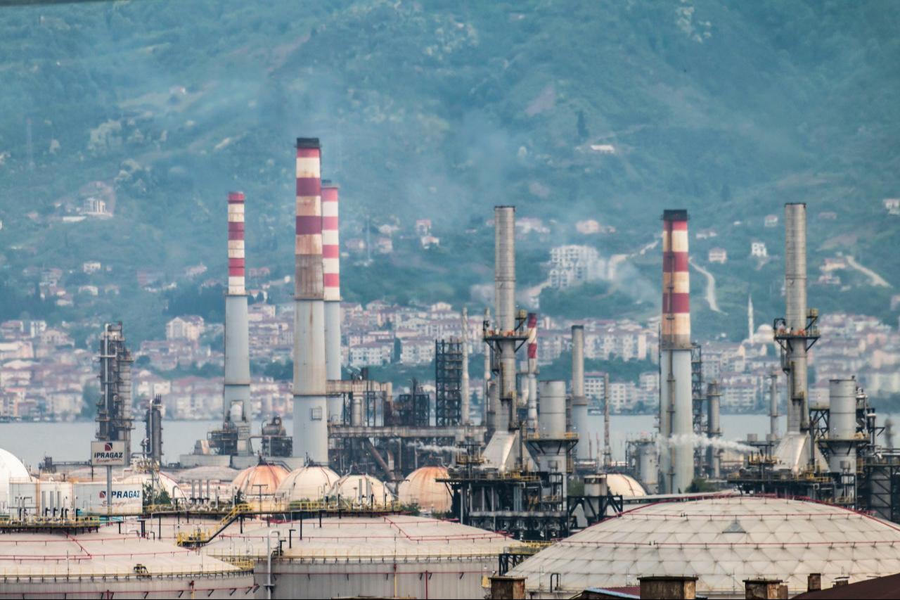 A view of Tupras' petroleum refinery, Türkiye’s largest, located in Izmit, Kocaeli, accessed on April 26, 2025. (Adobe Stock Photo)