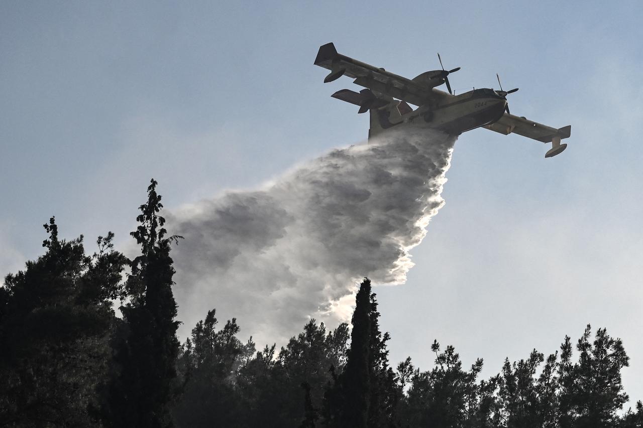 Wildfire kills 2 in northern Greece; blaze now contained