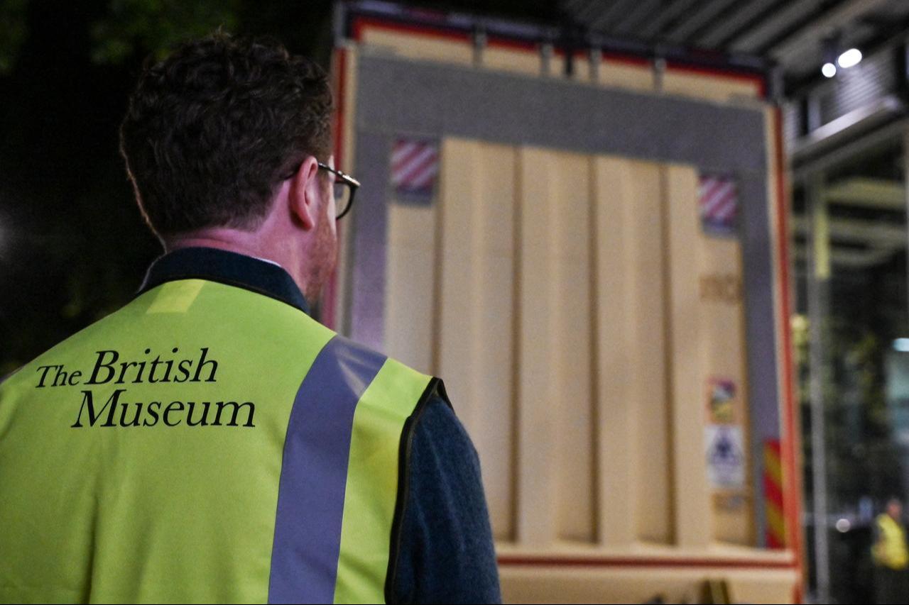 British Museum Director Nicholas Cullinan awaits the arrival of the Bayeux Tapestry in London after the 11th-century masterpiece leaves France for the first time in more than 900 years, July 10, 2026. (AFP Photo)