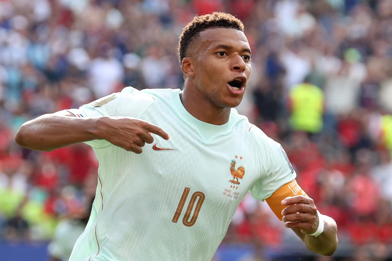 Mbappe catches Messi in World Cup Golden Boot race