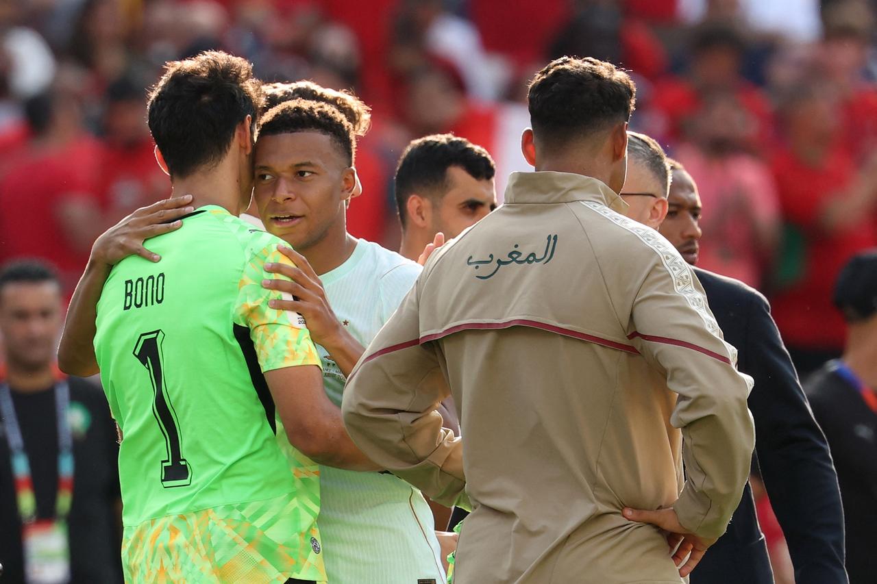 France's forward #10 Kylian Mbappe and Morocco's goalkeeper #01 Yassine Bounou hug after the 2026 World Cup football tournament quarter-final match between France and Morocco at Boston Stadium in Foxborough, July 9, 2026. (AFP Photo)
