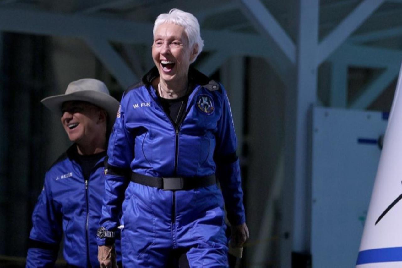 Pilot Wally Funk, who flew to space at age 82, dies at 87 Image
