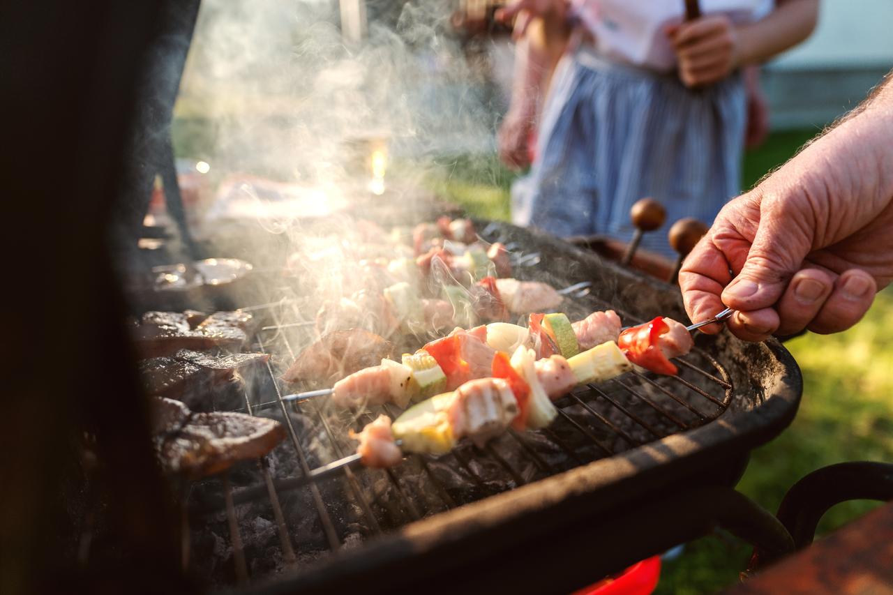 Doctor warns long-term barbecue smoke exposure raises lung risks