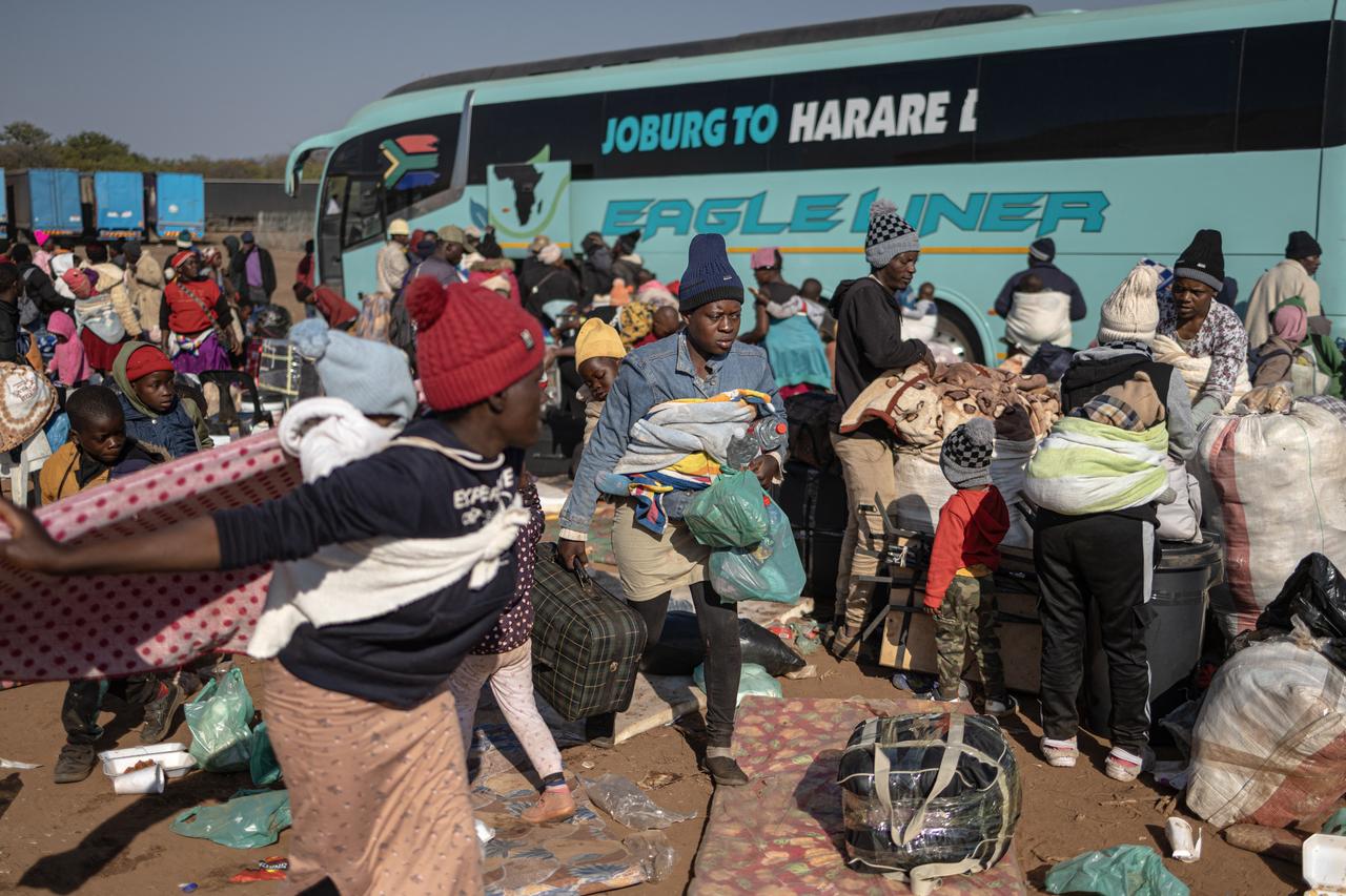 South Africa border crisis: Thousands flee deadly anti-immigrant violence