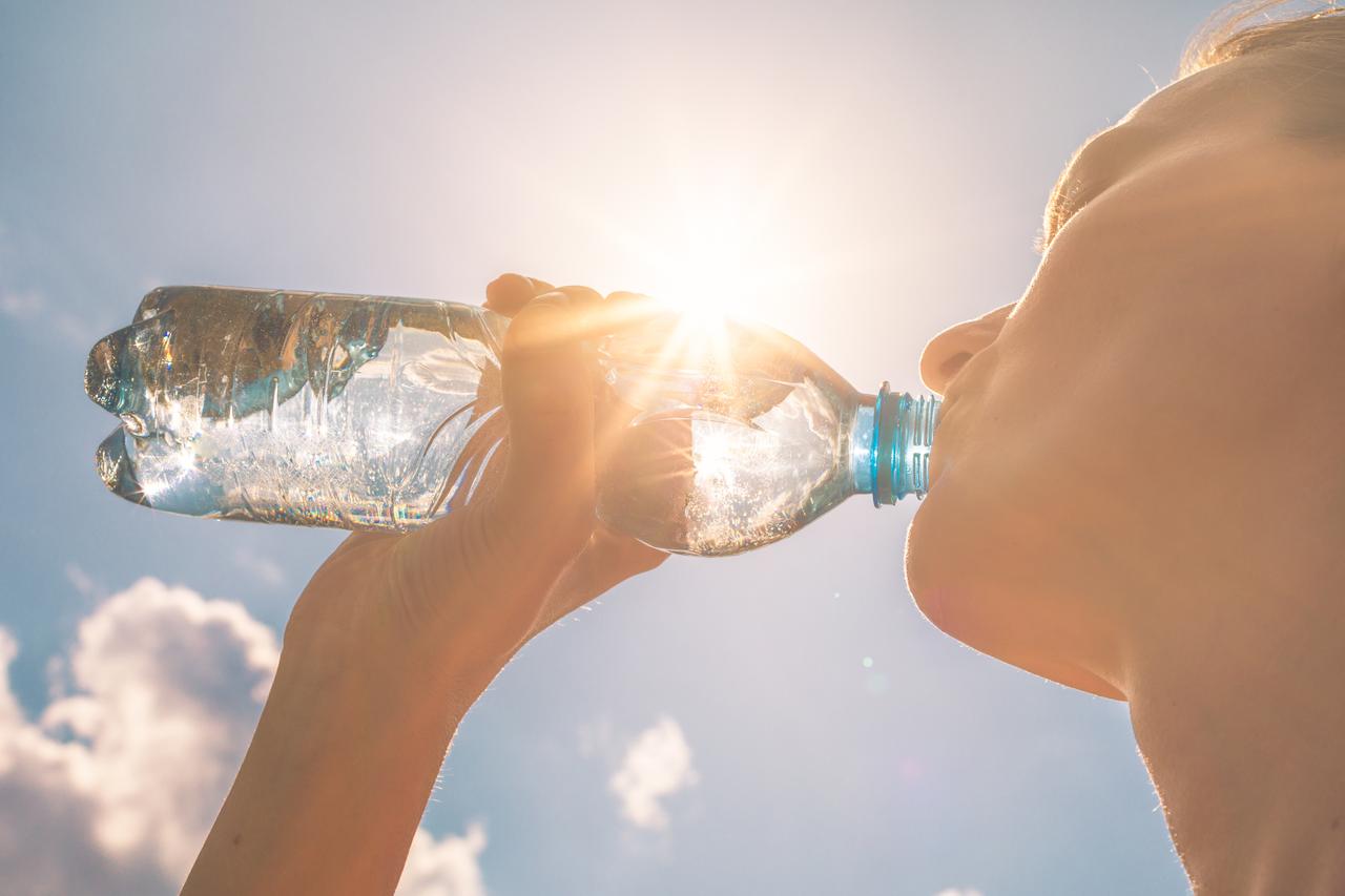 Türkiye's health ministry urges more water, balanced diet in summer heat