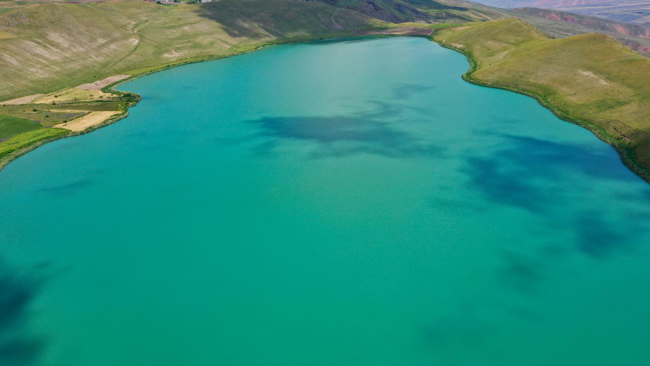 Deniz Lake draws nature lovers to Türkiye’s highlands with turquoise waters