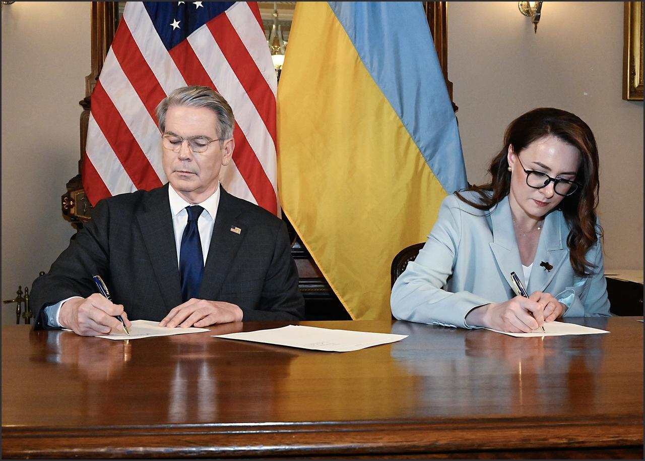 U.S. Treasury Secretary Scott Bessent (L) and Ukrainian Economy Minister Yulia Svyrydenko (R) sign the United States–Ukraine Reconstruction Investment Fund agreement in Washington, DC, April 30, 2025. (Photo via X/USTreasury)
