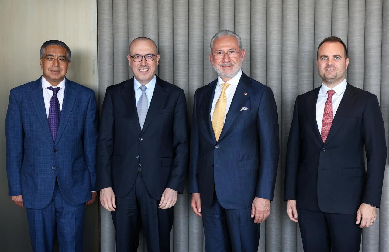 (Left to right) GE Vernova Global Head of Capital Markets Uday Mathur, BBVA Group CEO Onur Genc, Tosyali Holding Chairman Fuat Tosyali and Inogen Group Chairman Prof. Ali Murat Soydan pose after signing a financing agreement in Istanbul, Türkiye. (Photo via tosyaliholding.com.tr)