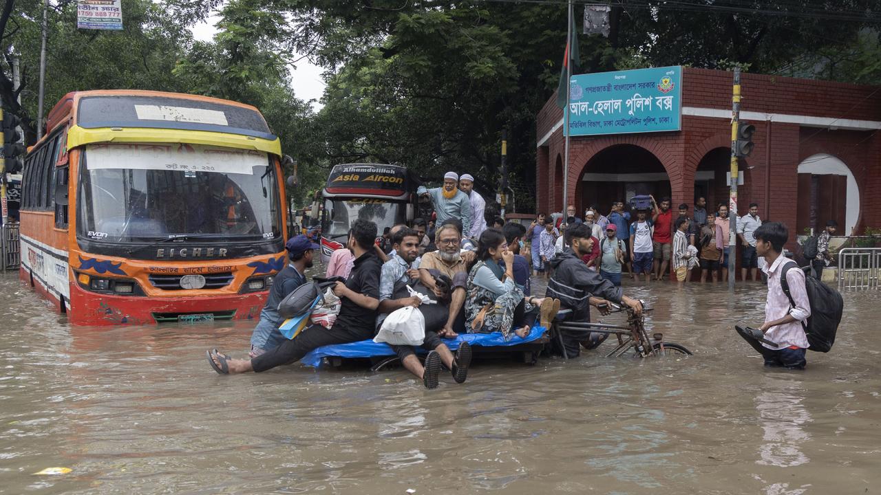Continuous monsoon rain leaves Dhaka paralyzed Image