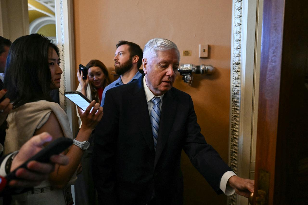 Lindsey Graham died of aortic dissection, preliminary autopsy finds Image
