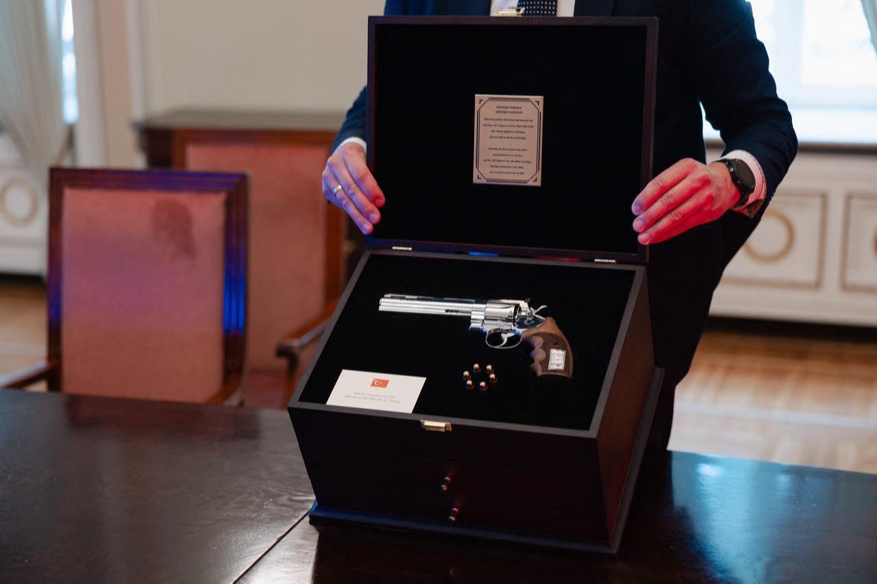 Photo shows a revolver offered by President Recep Tayyip Erdogan to Lithuanian President Gitanas Nauseda, with the president's name engraved, displayed during a press presentation in Vilnius, Lithuania, July 9, 2026. (Photo by Eitvydas Kinaitis/Office of the Lithuanian President/AFP)
