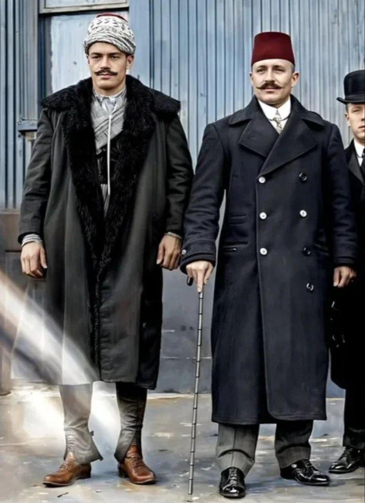 Ottoman wrestlers Maksut Murat (L) and Kizilcikli Mahmut Pehlivan arrive in New York in 1909 for a wrestling tournament. (Photo via X/@srkntnyldz)