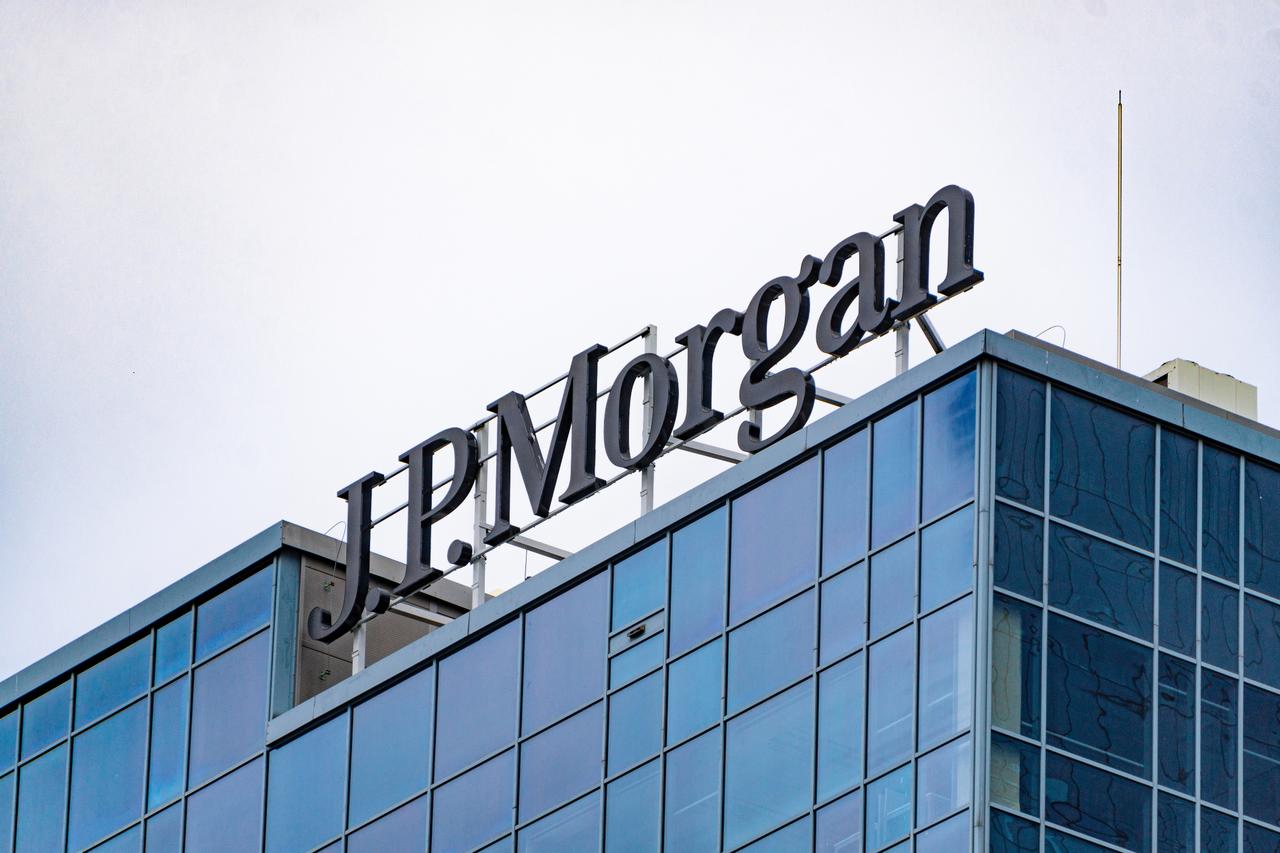 Tourism boom keeps pressure off Turkish lira, JPMorgan says