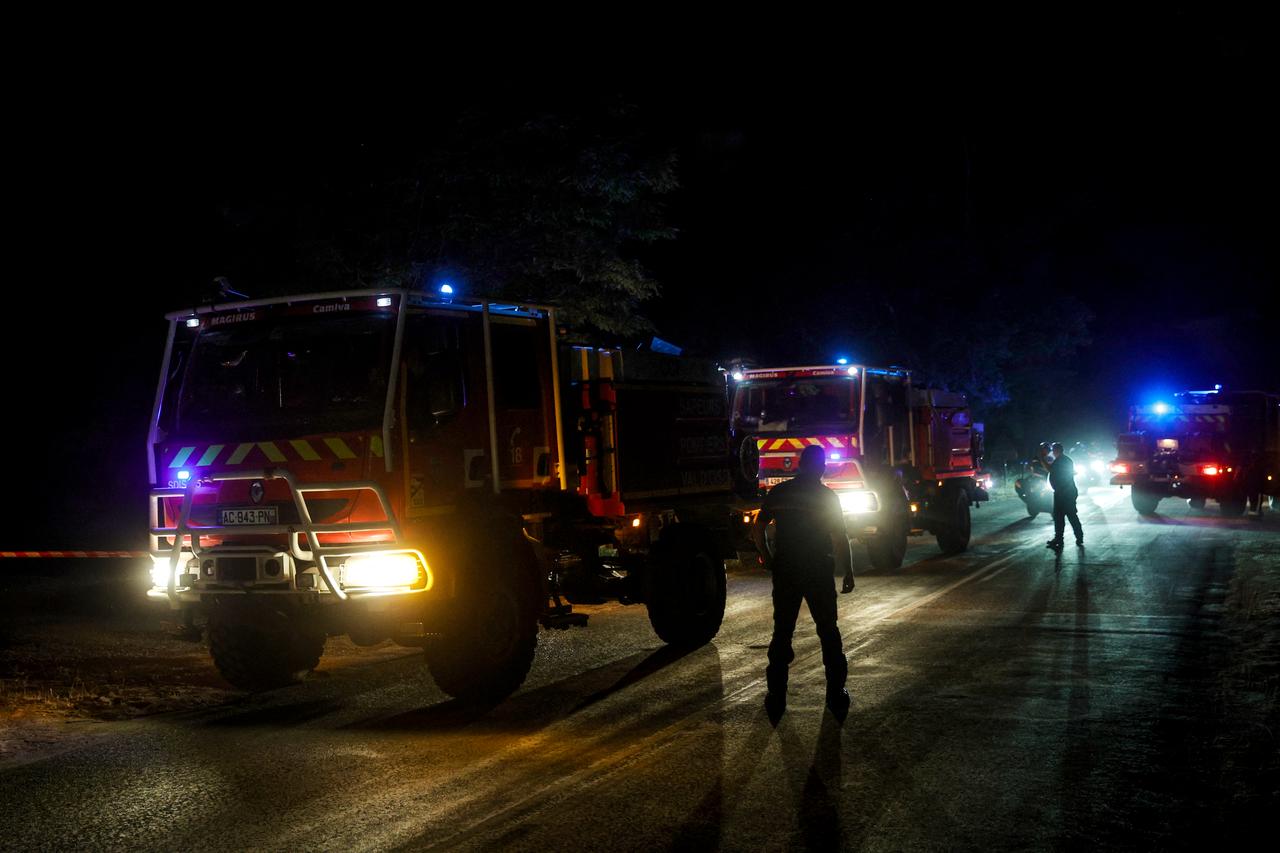 Firefighters deploy on the edge of the Fontainebleau Forest after a forestfire broke out late afternoon on July 12, 2026. (AFP Photo)