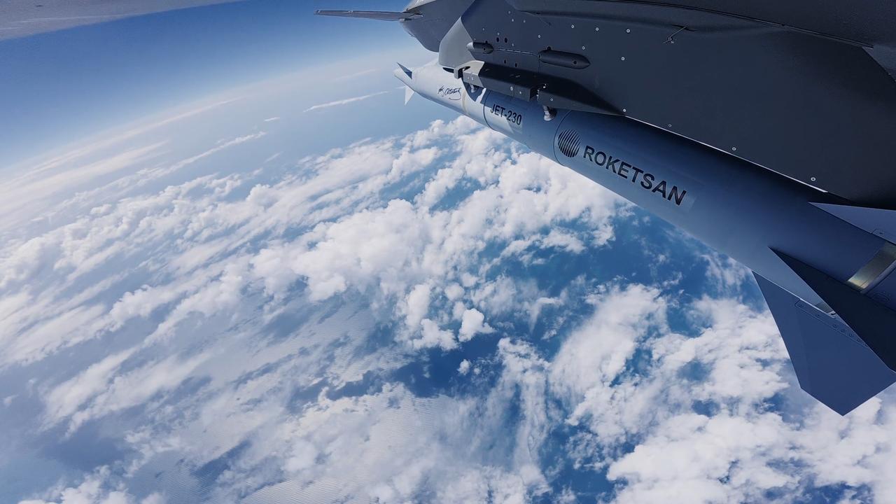 The photo shows Roketsan's JET-230 supersonic missile on a Bayraktar Kizilelma unmanned fighter aircraft during a live-fire test on July 13, 2026. (Screengrab from video/Baykar/HO)